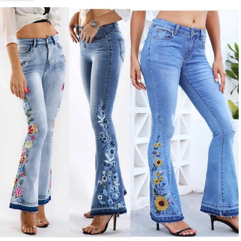 Женские расклешенные джинсы с цветочной вышивкой