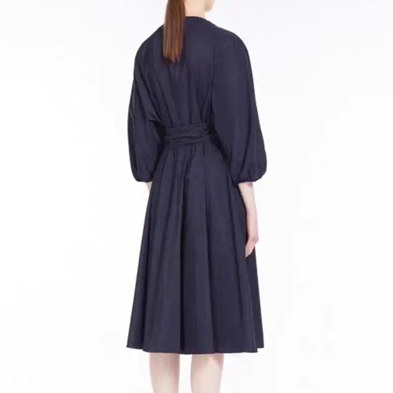 Женское осеннее платье новинка 2024 свободное и удобное облегающее с глубоким