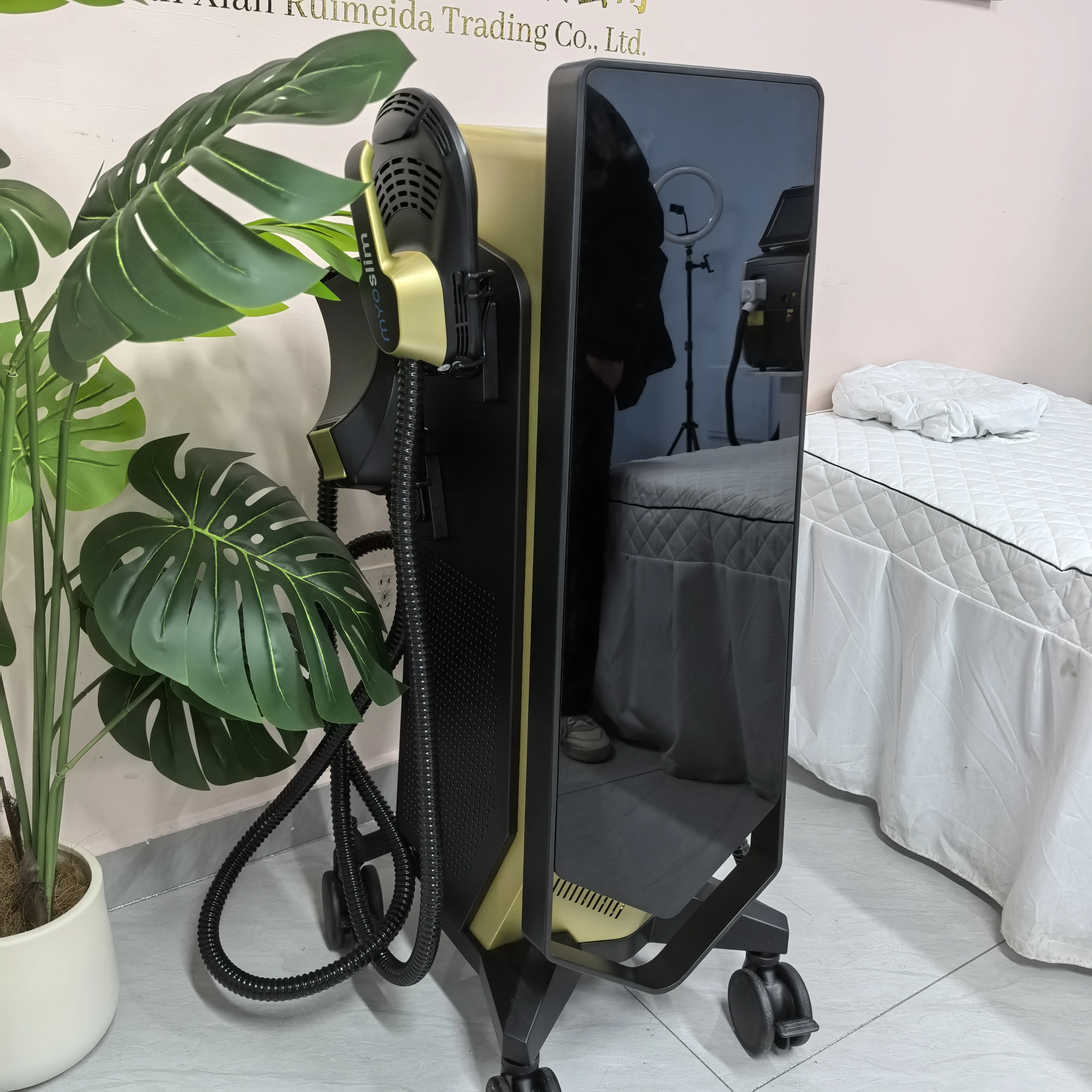 Фото HIEMT EMS MYOslim 6500 Вт Высокоинтенсивный радиочастотный электромагнитный вибрационный массажер для фитнеса и тренировок мышц. №2
