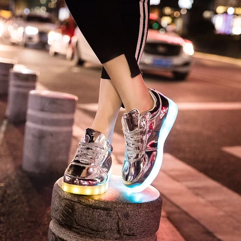 Новинка 2023 года, светящиеся светодиодные туфли с подсветкой и Usb-зарядкой для женщин и мужчин, обувь со светодиодной подсветкой, взрослые, леди, со схемой стрел, серебристые
