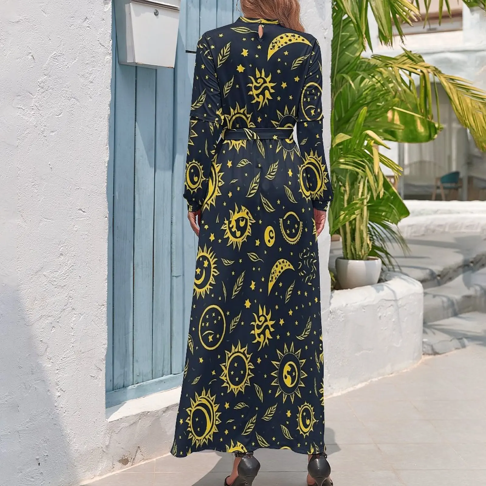 Крутое платье на тему Солнца и Луны современное макси с длинными рукавами
