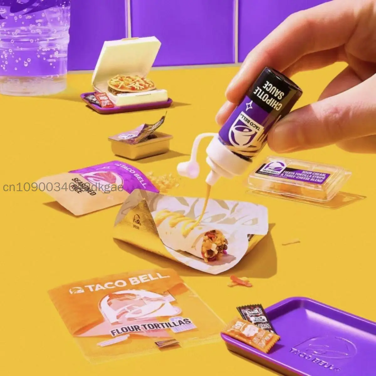 Фото Коллекционный шар-сюрприз Miniverse Make It Mini Taco Bell DIY: крутая, модная, креативная игрушка для настольного декора, подарок для коллекционеров №4