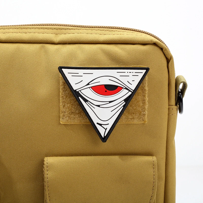 Пластиковый значок с логотипом черепа