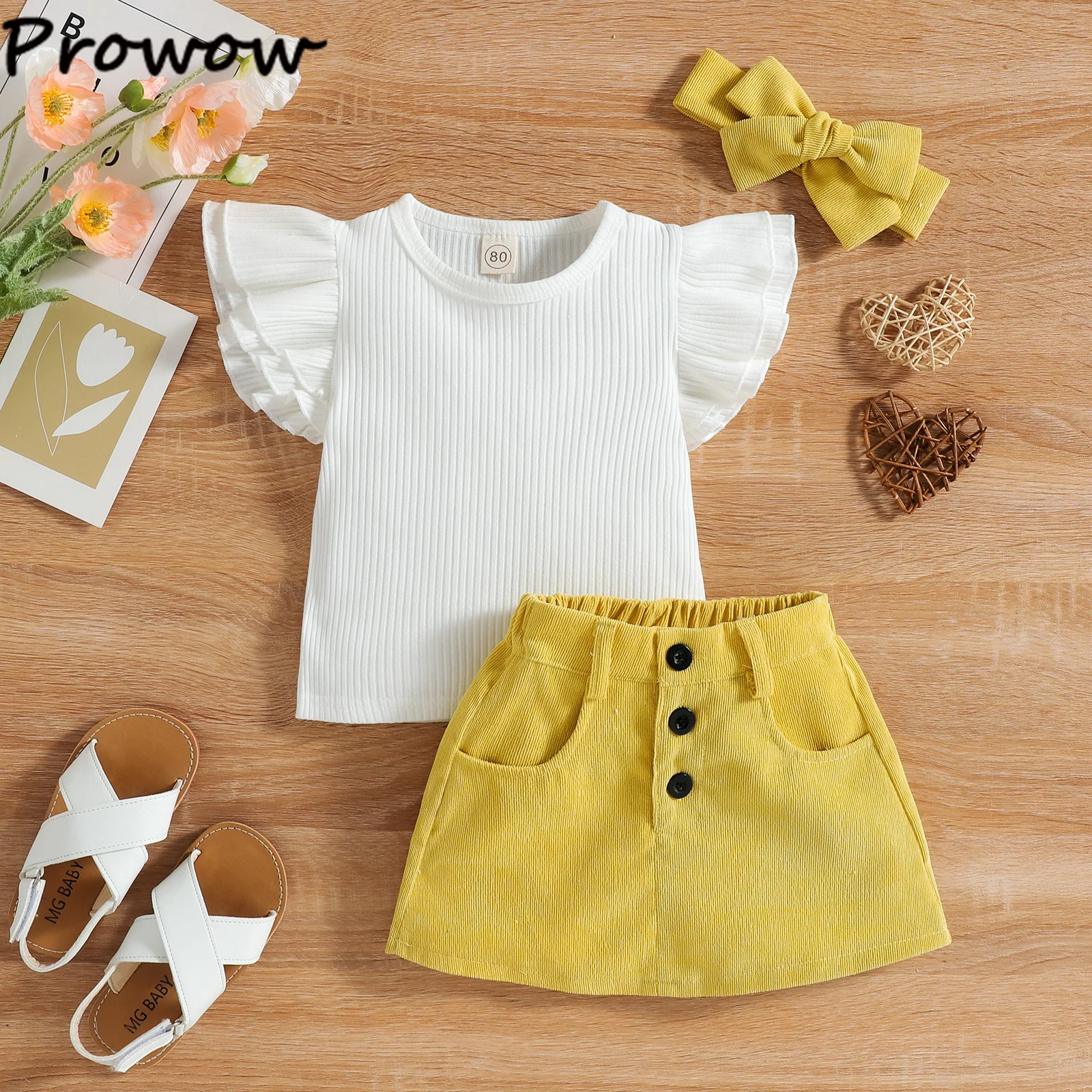 Женское платье с рюшами и юбкой на пуговицах |