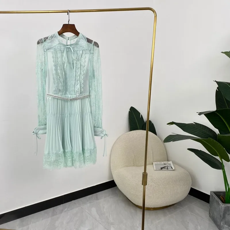 

Mini Pleat Chiffon Dresses New Autumn Women Fashion Light Green Hook Flower Hollow Out Lace Long Sleeve 2021