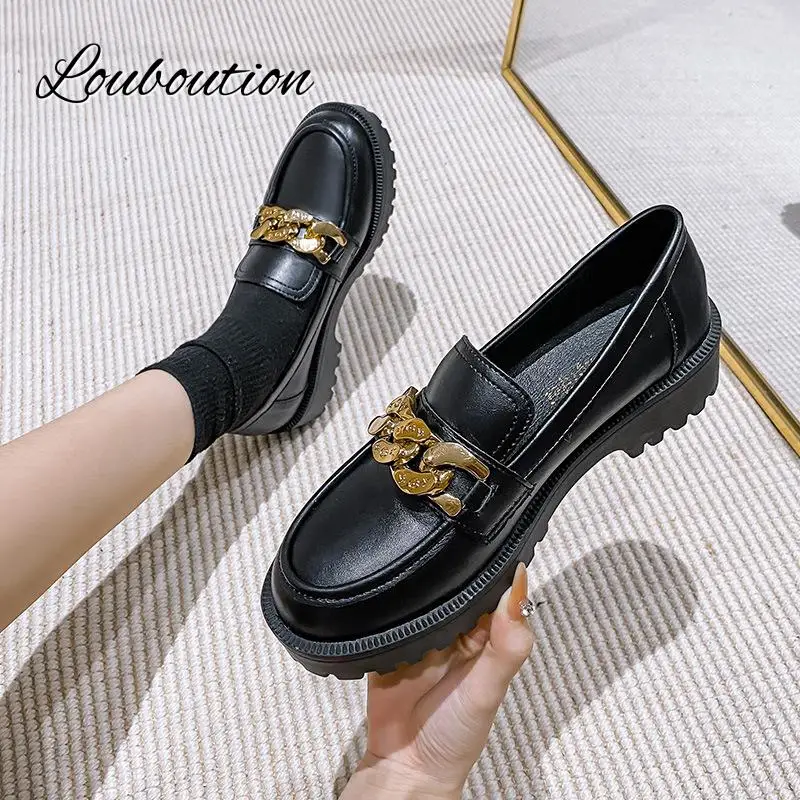 

Женские лоферы на плоской подошве, осенние кожаные туфли в британском стиле с круглым носком, без застежек, модная выразительная женская об...
