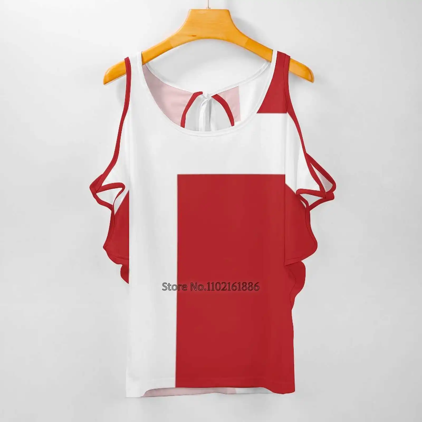 Женская футболка с V-образным вырезом и датским флагом |