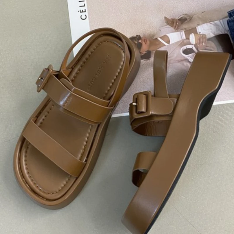 

Новинка лета 2022, сказочный стиль на плоской подошве, Корейская версия, мягкие школьные сандалии на толстой подошве для женщин