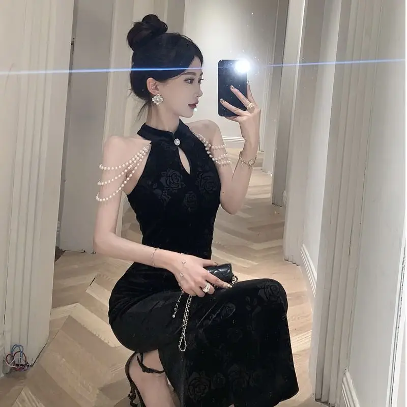 Фото Винтажное черное тонкое современное китайское платье Cheongsam с жемчугом, бархатное платье в стиле ретро, длинное Ципао, готическое женское эстетичное вечернее платье №2