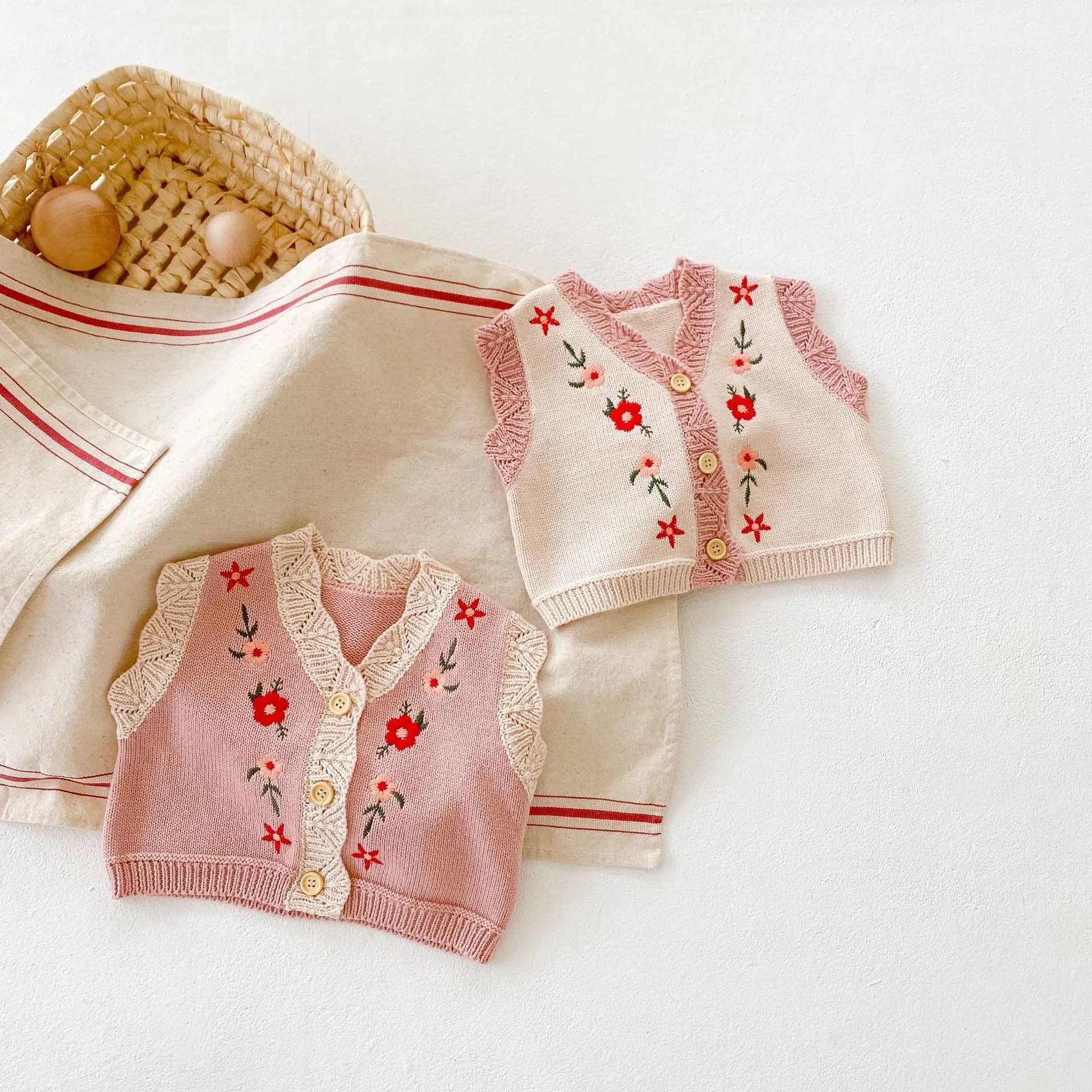 Autumn And Winter New Girls' Knitted Cardigan Vest Fashion Floret Baby Flower Coat Jacket Baby Girl V-neck Sweater