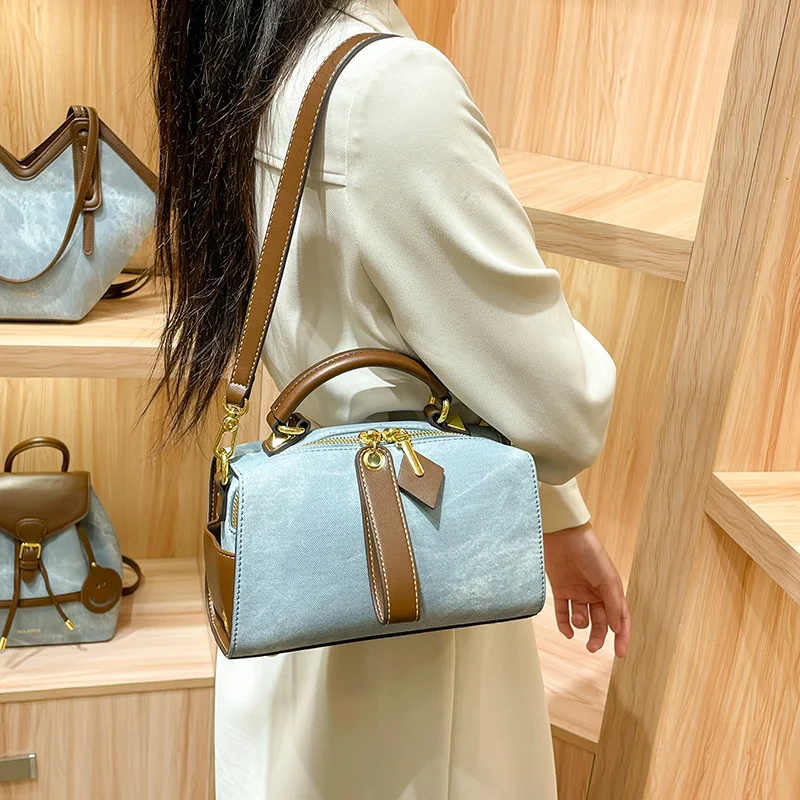 

2023 New Large Capacity Pillow Female Bag Oblique Span Senior Sense Soft Leather Handbag Noble Texture Shoulder Bag