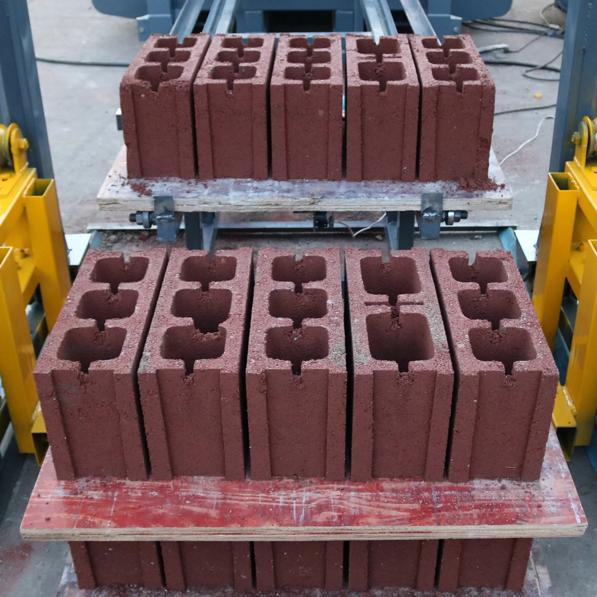 Машина для изготовления блоков с блокировкой YG Стандартное Гидравлическое