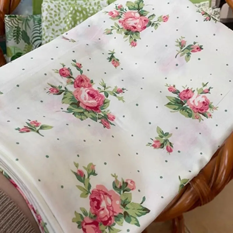 Хлопковая ткань с розами и листьями 50x160 см