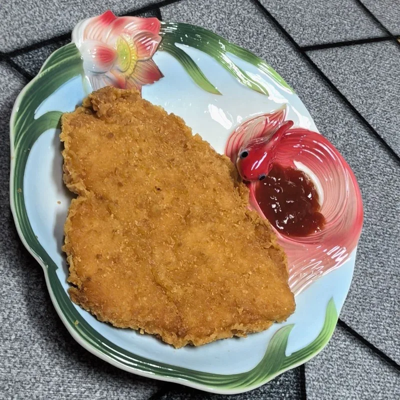 

Керамическая тарелка с золотой рыбкой