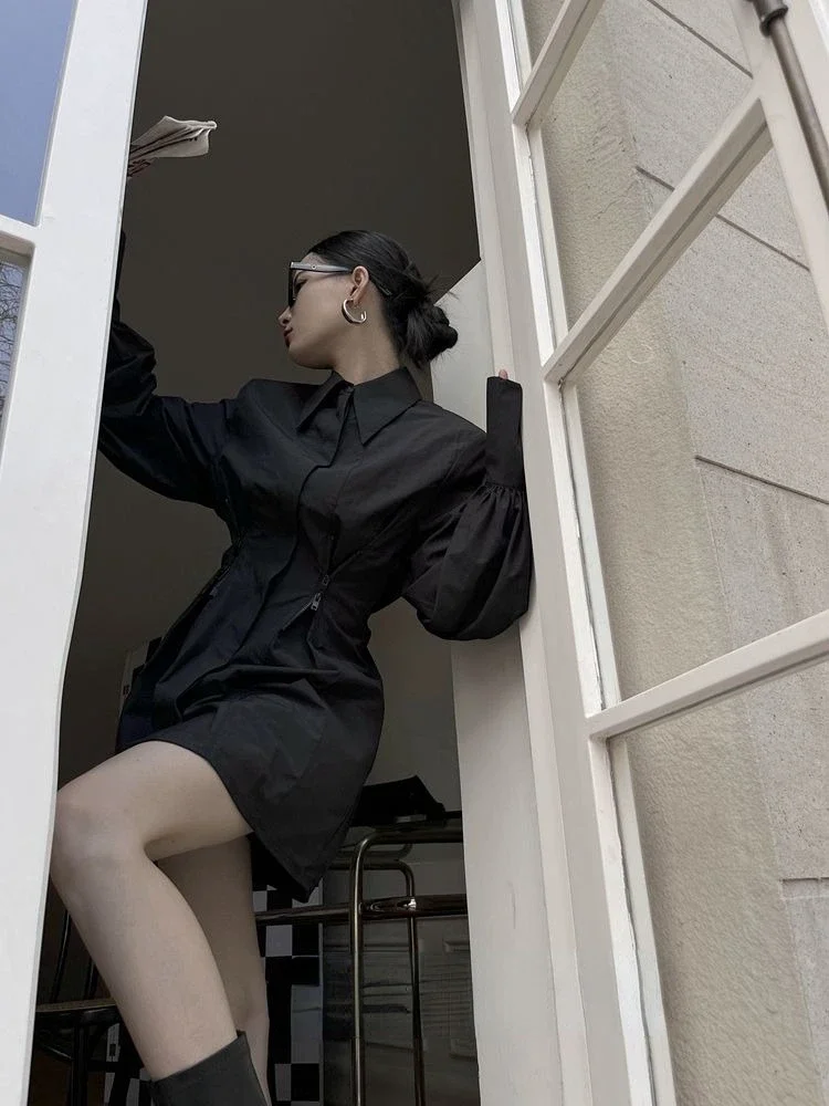 Женская винтажная блузка на молнии черная универсальная приталенная с отложным