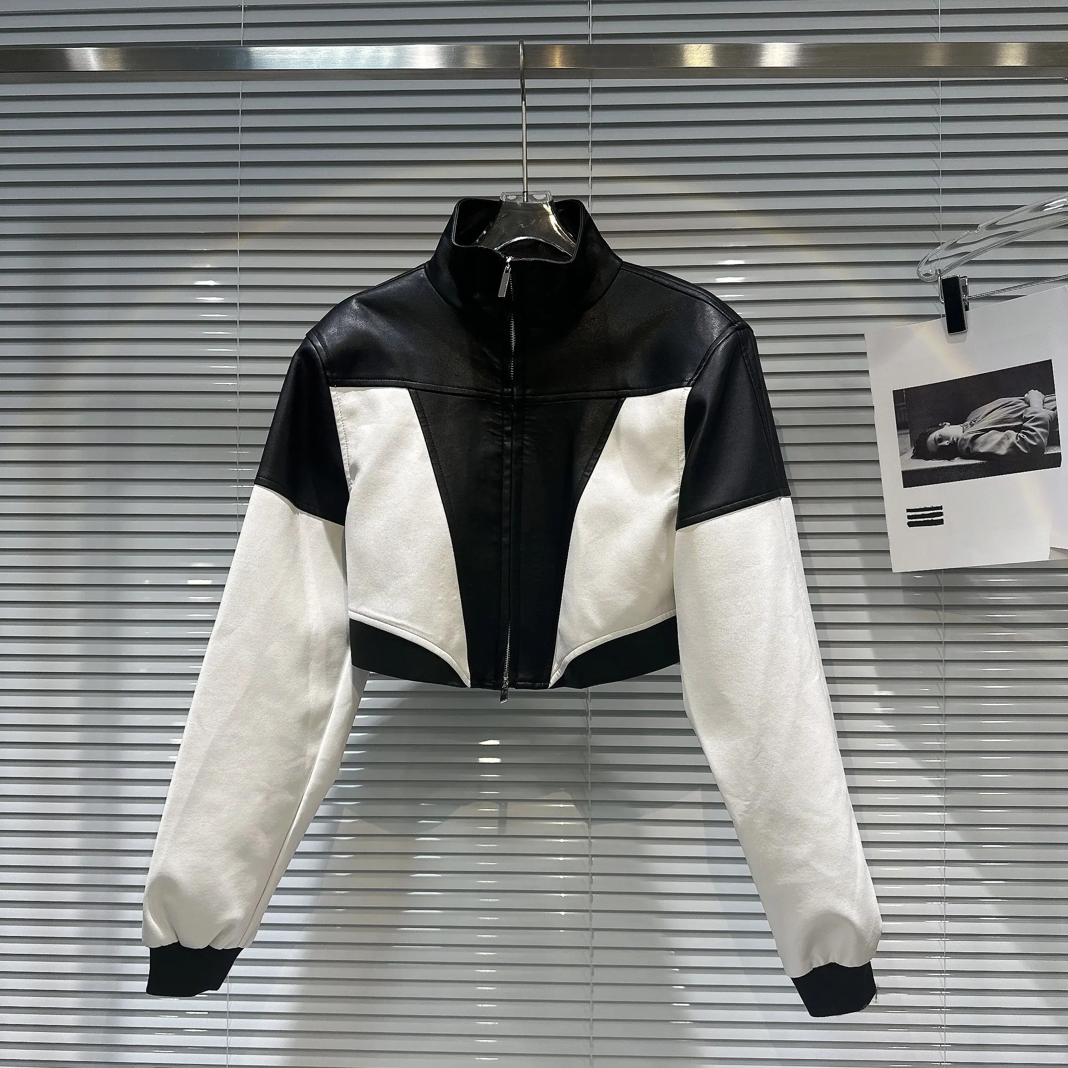

Women's Black White Colorblock Pu Leather Mote Jacket Crop Tops