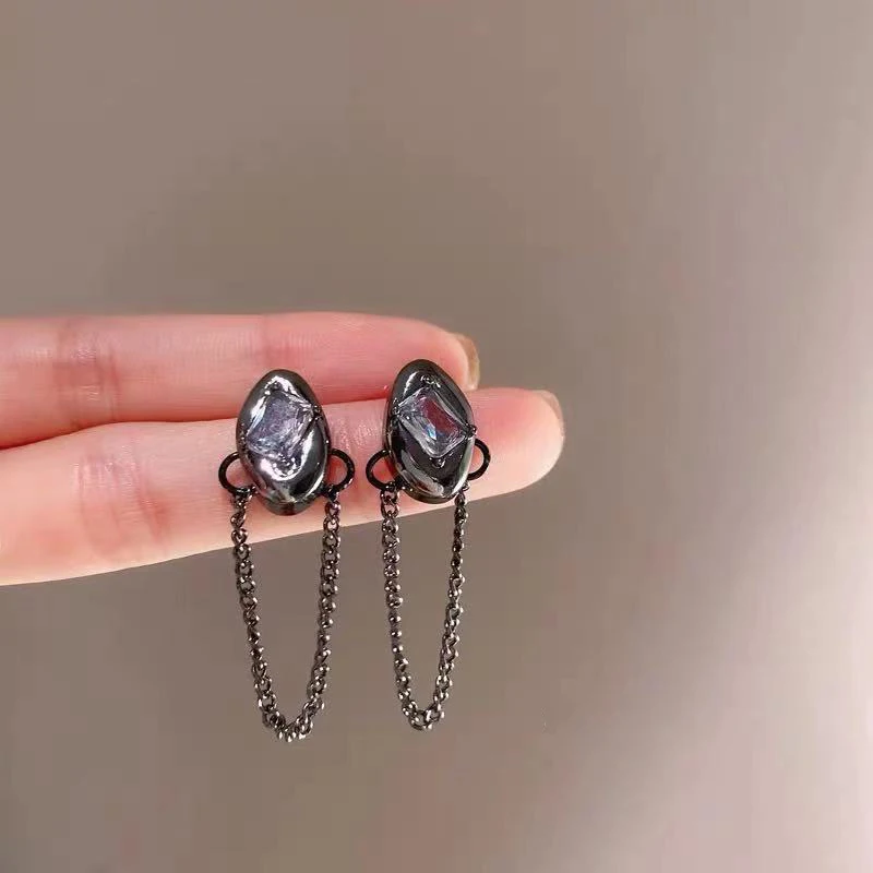 

2022 New Round Black Color Metal Simple Tassel Exquisite Women's Earrings Korean Geometric Crystal Earrings Fashion Jewelry