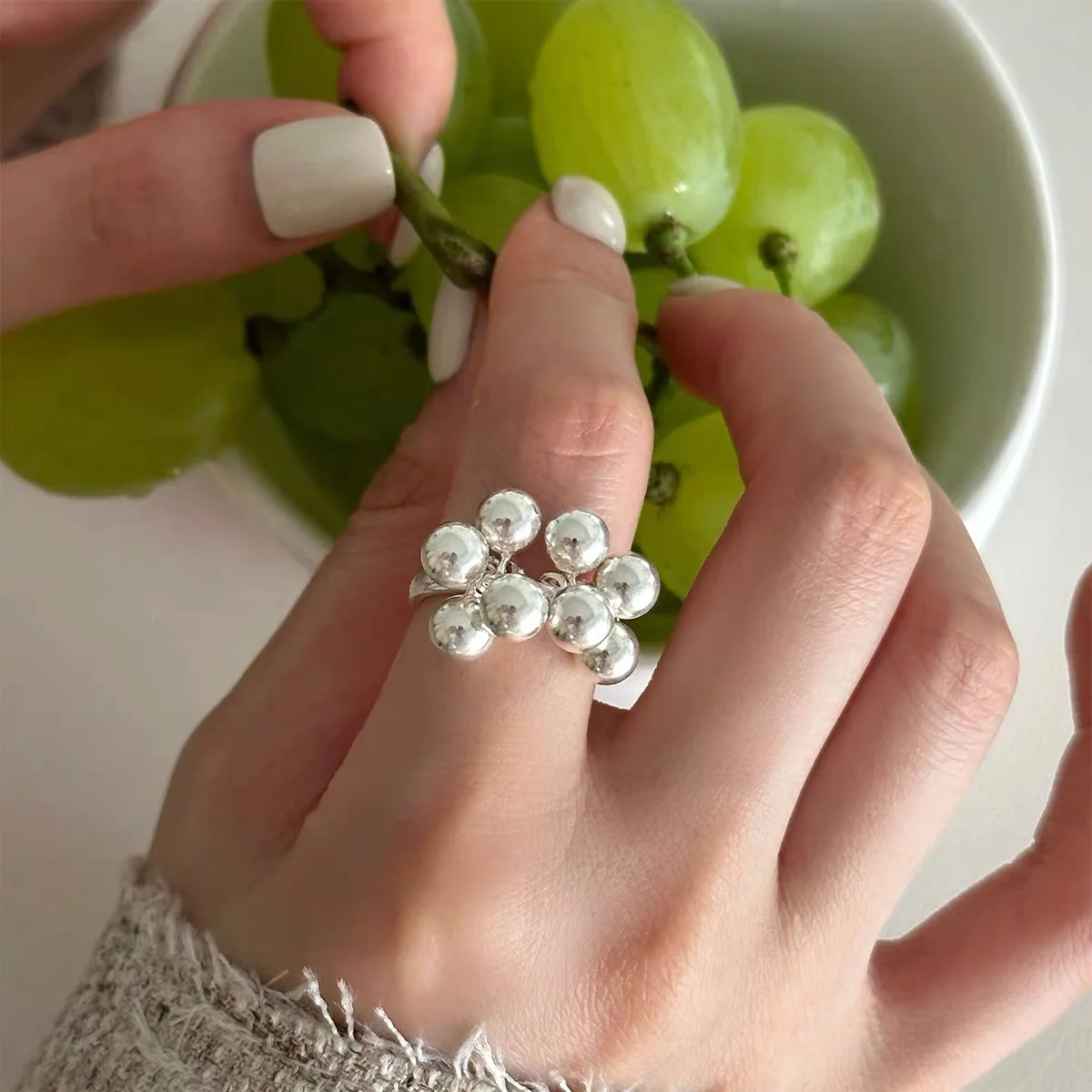 Женское кольцо с камнем-колокольчиком из серебра 925 пробы