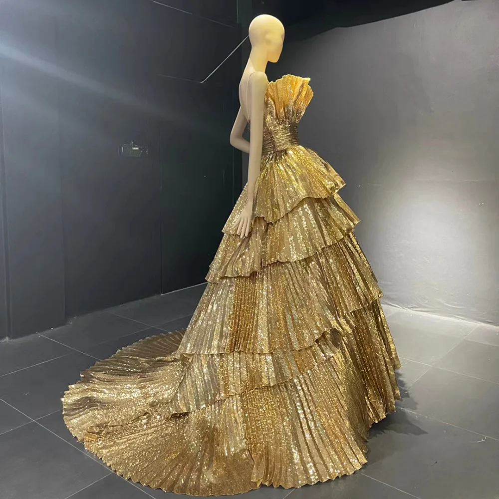 Рисунок 2 - Яркое вечернее платье для женщин