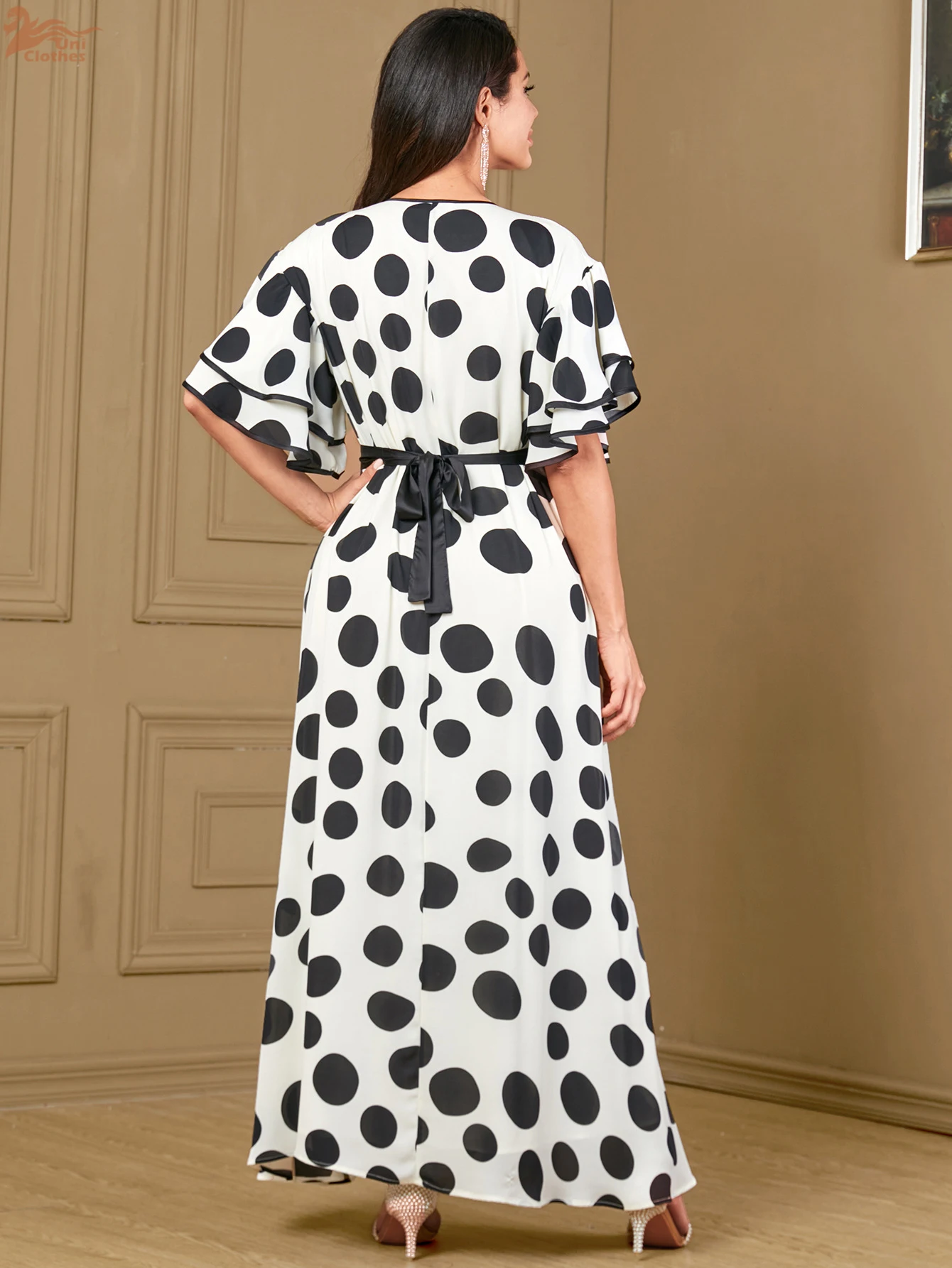 Длинное мусульманское платье-трапеция Uni Fashion с V-образным вырезом Элегантное