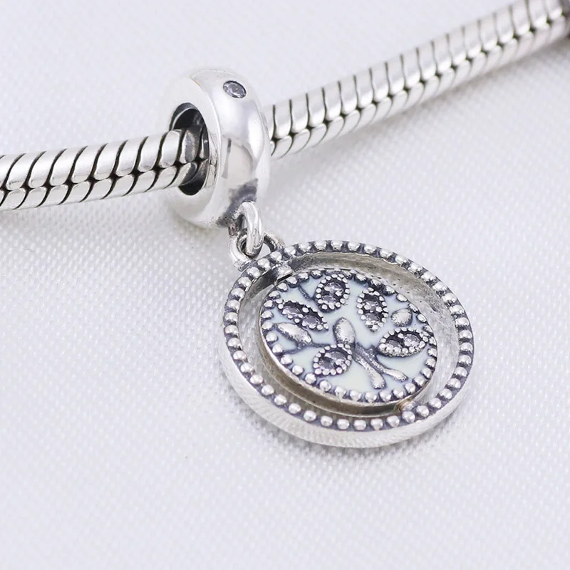 

Женский браслет из серебра пробы, с бусинами