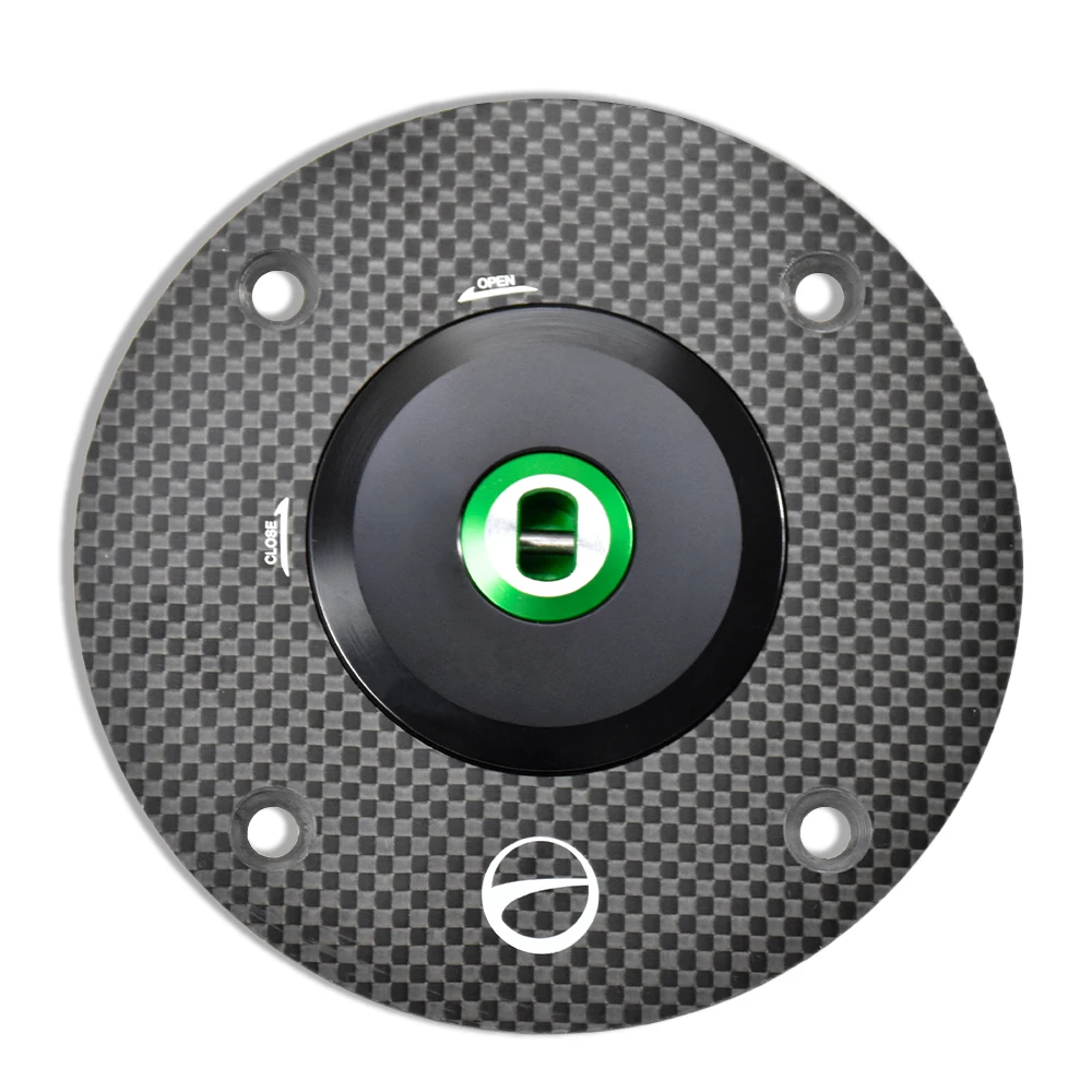 Система ключей мотоцикла блокирующая крышку топливного бака из углеродного