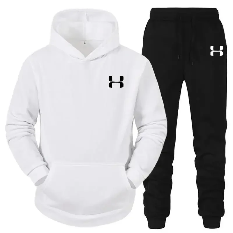 Спортивный мужской костюм