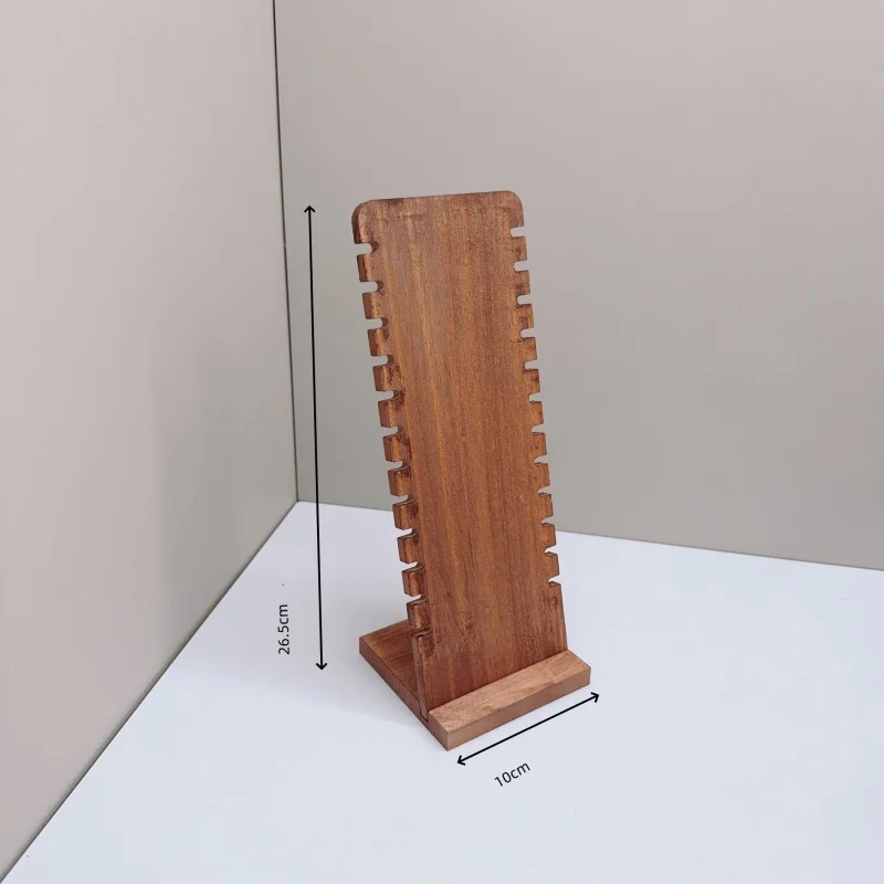 

Деревянная рамка для ожерелий из орехового дерева