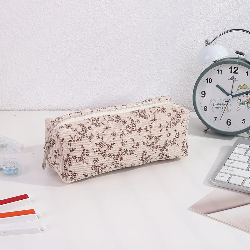 

Вельветовый пенал с цветочным принтом