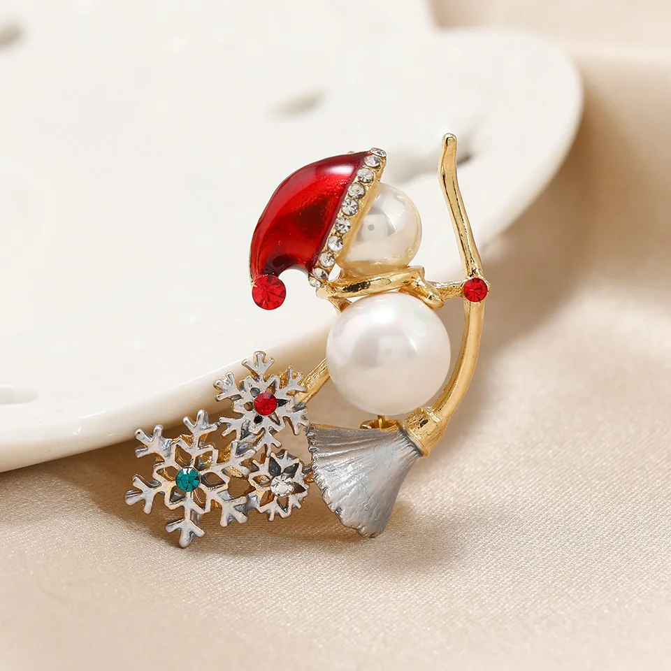 

New Creative Christmas Rhinestone Snowflake Brooch Women's Simple Winter Snowman Badges Gift Coat Corsage Collar Pin Accessory