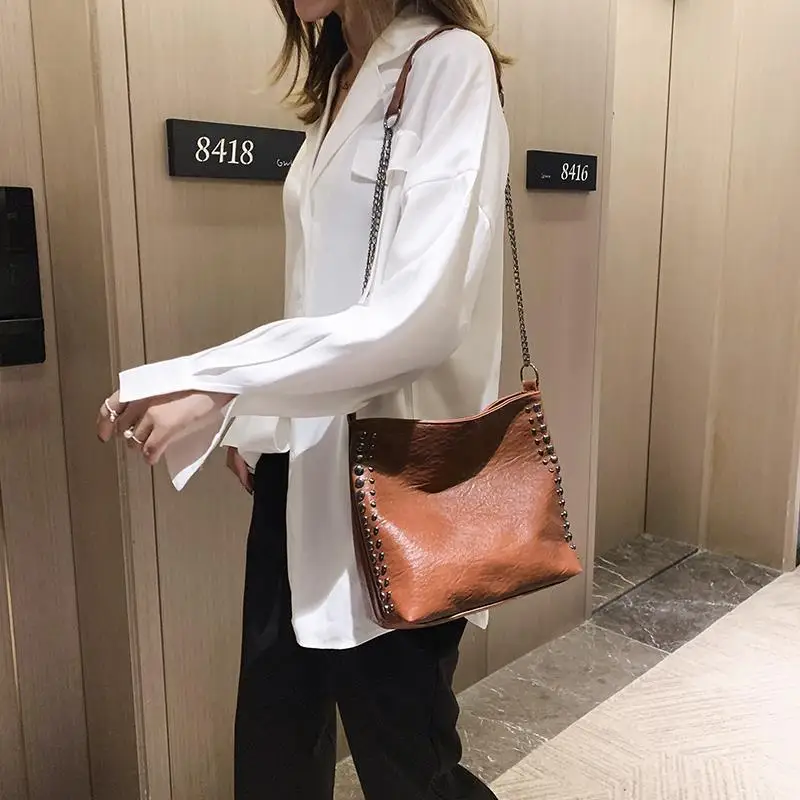 Solid Color Rivet Large Capacity Bucket Bag European And American Fashion Motorcycle Style Fashion Versatile New Messenger Bag