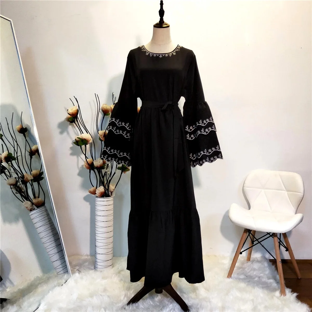 Woman Dress Spring/Autumn Middle East Muslim Fashion Embroidery Petal Sleeve Dress Long Sleeve Dubai Turkey Long Dresses Belt