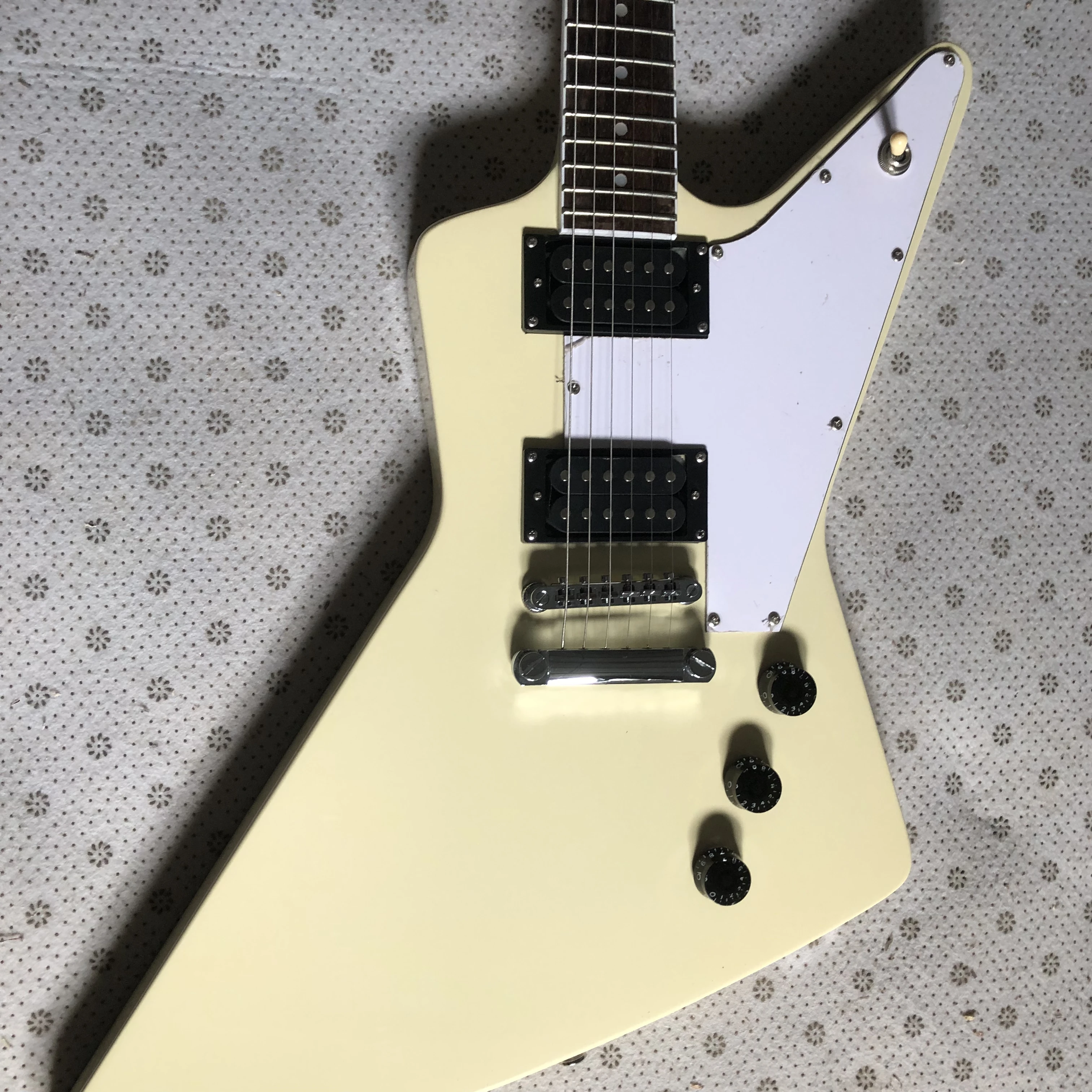 

Cream Explorer Electric Guitar Mahogany Body &Neck Inlays Dot ,Free Delivery