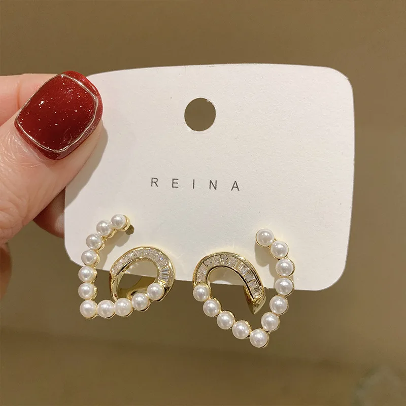 

Женские серьги-гвоздики с искусственным жемчугом, серьги в форме сердца в готическом стиле, массивное Ювелирное Украшение в Корейском стил...