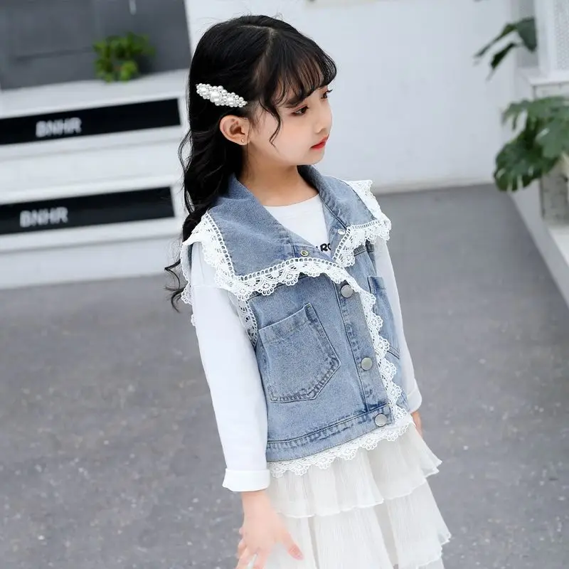 Детская верхняя одежда жилет куртка без рукавов для девочек джинсовый с кружевом