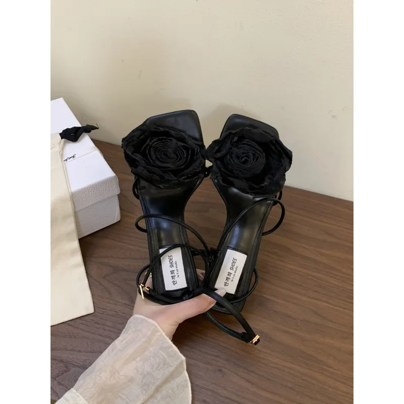 Бежевые босоножки на каблуке. Туфли низком каблуке с ремешком. Лето 2023. Черные