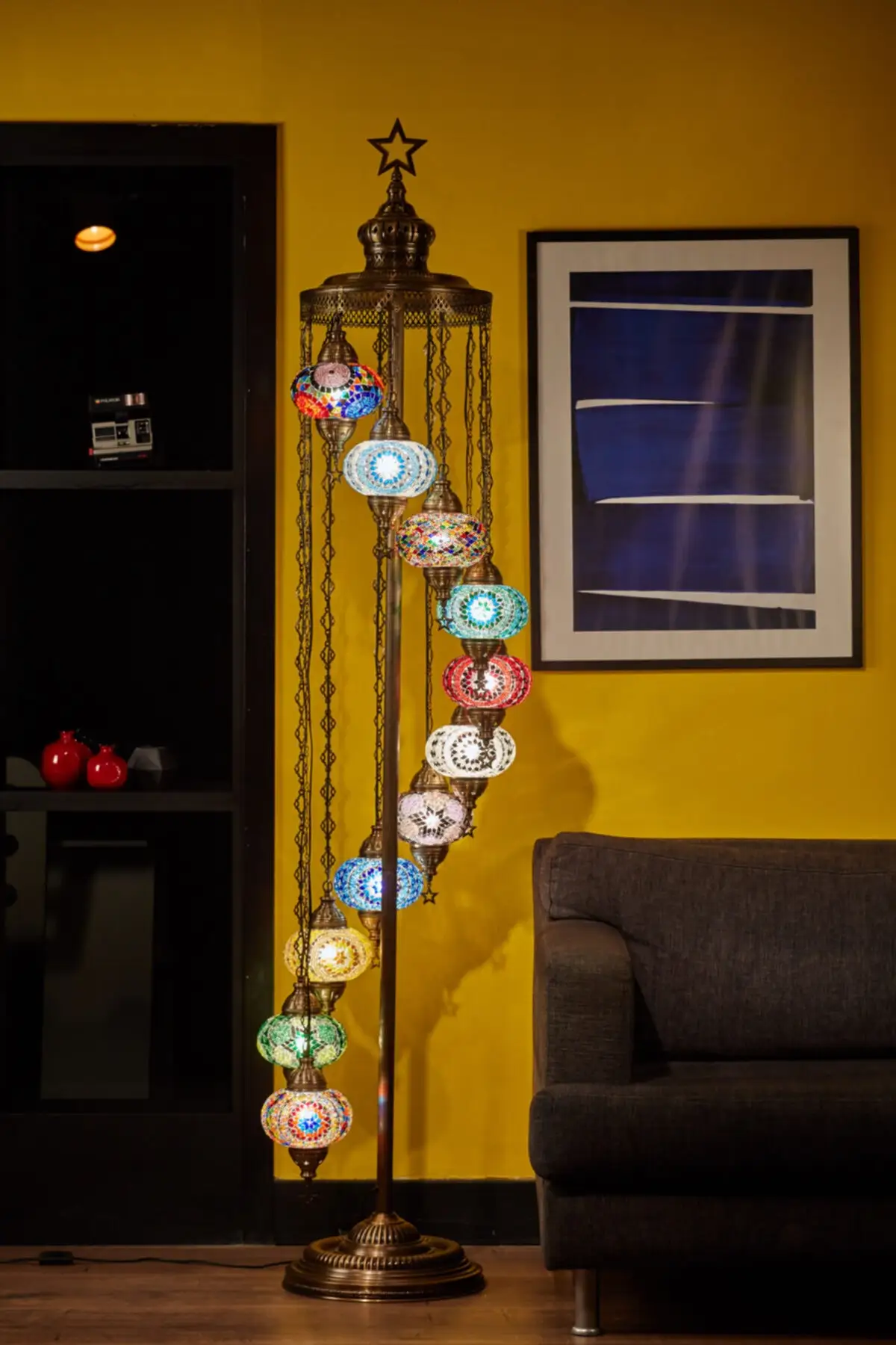 

Оригинальная напольная лампа ручной работы в стиле бохо из цветного стекла с этнической мозаикой