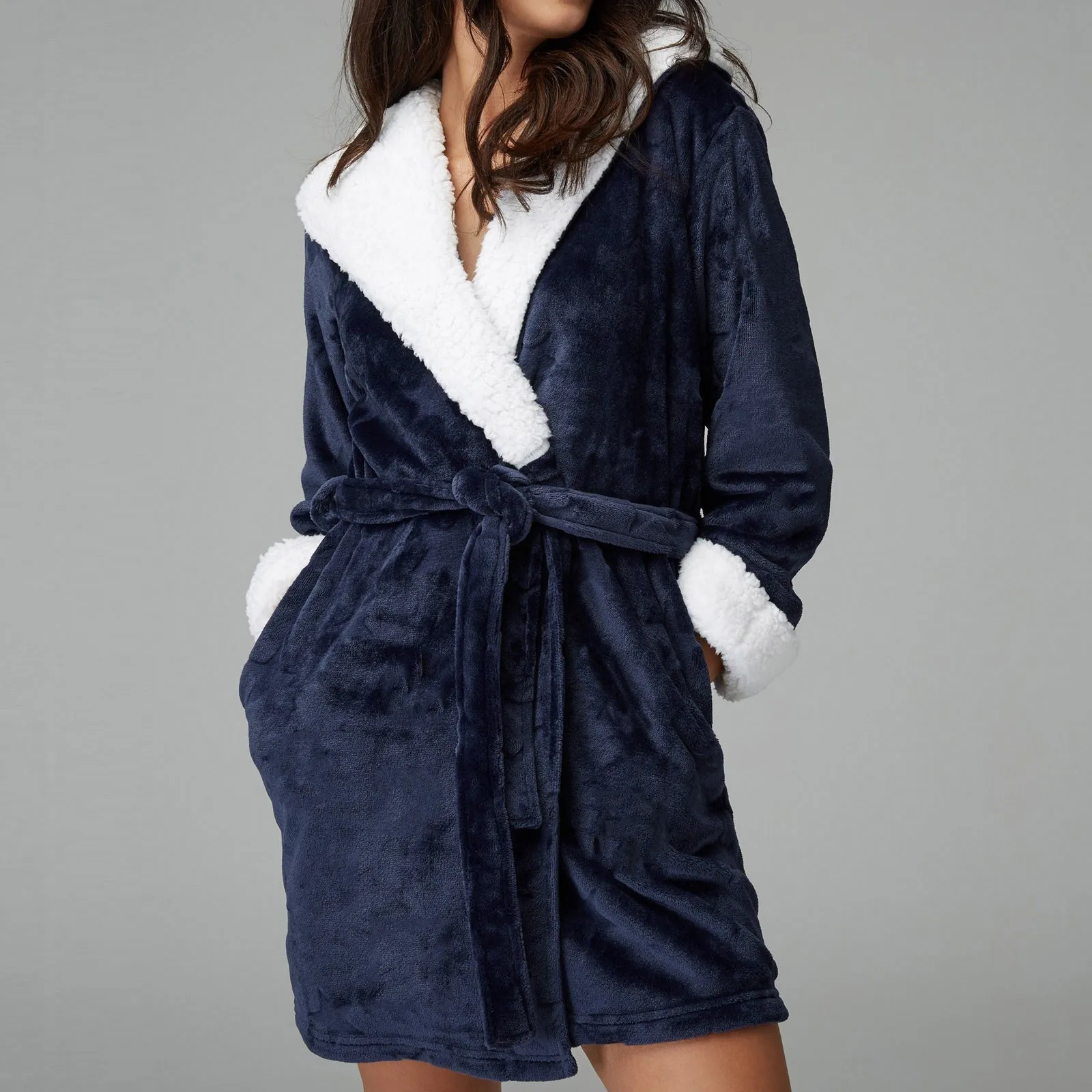 

Зимний плотный теплый женский коралловый халат, мягкая плюшевая длинная Пижама большого размера, банный халат с капюшоном, плюшевый длинны...