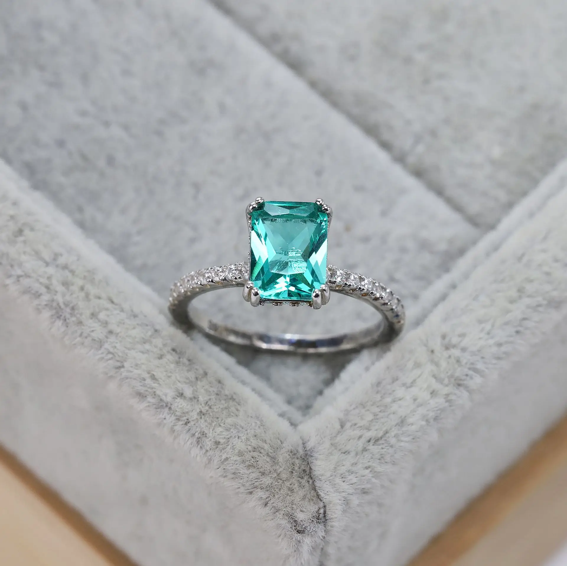 

S925 Sterling Silver European and American Luxury Square Emerald Zircon Ring Simple Fashion Women's Engagement Ring