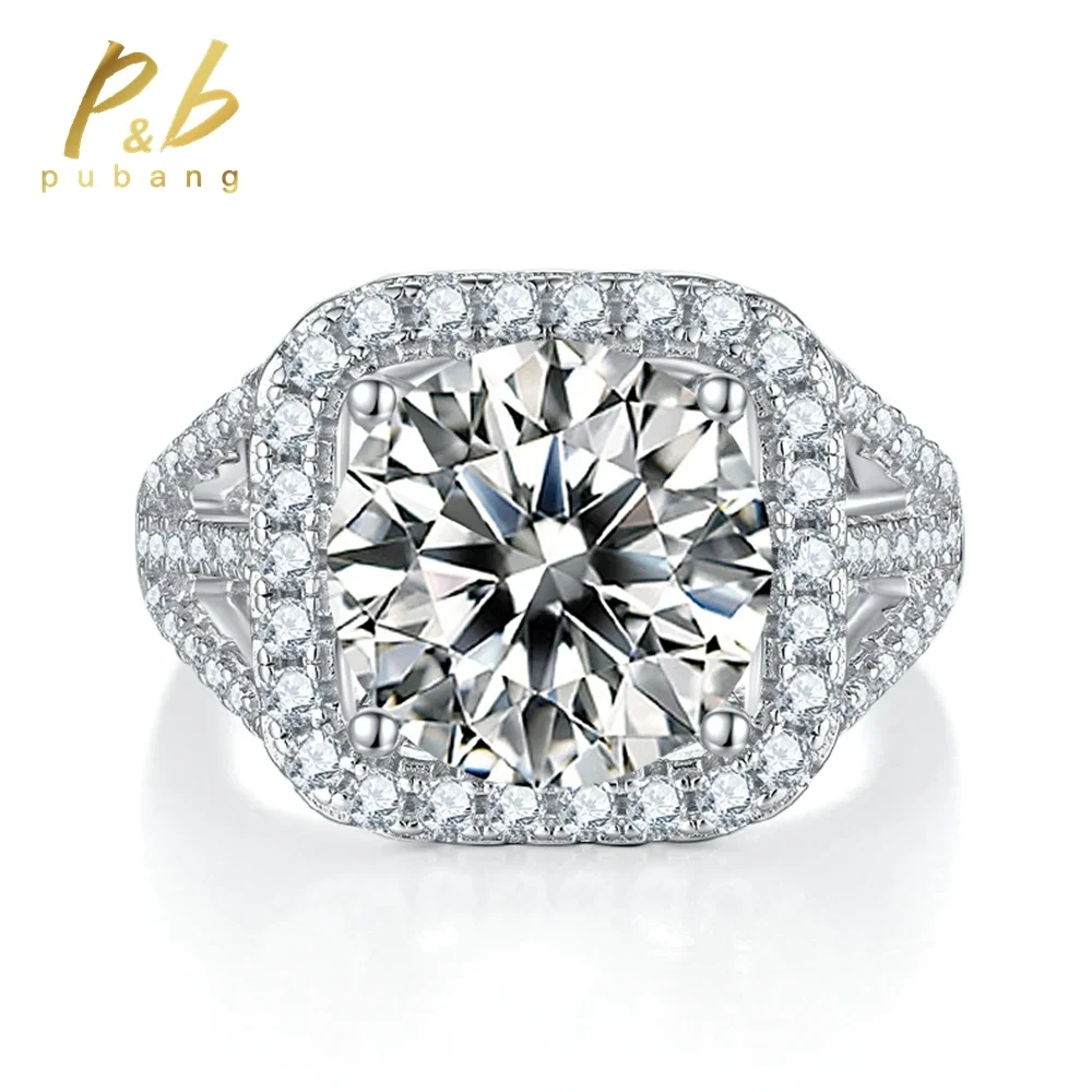 Женское кольцо из серебра 925 пробы с муассанитом