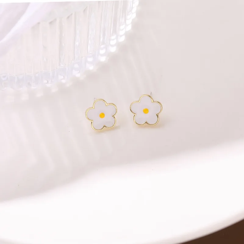 

S925 Silver needle South Korea INS wind contracted flower mini compact girl light luxury small fresh ear stud earrings female
