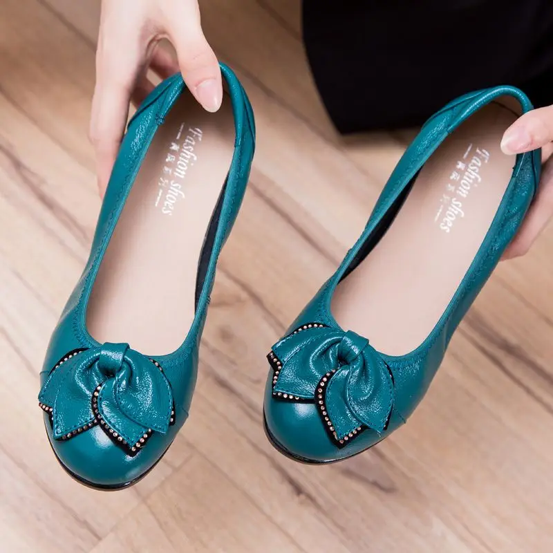 2023 spring new women's single shoes casual bohemian leather shoes Fashion shallow mouth design loafers ladies Large size 34-43