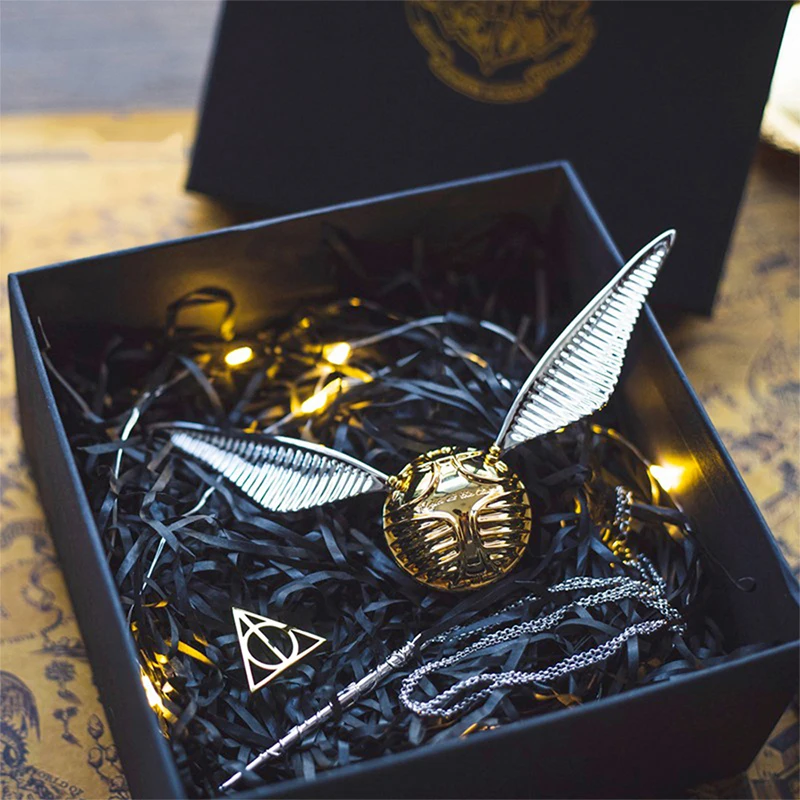 

Золотая шкатулка для кольца Golden Snitch