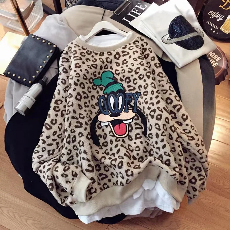 Leopard print cartoon pullover new round neck fleece thickened sweater women's warm printed lamb velvet Hong Kong style jacket |