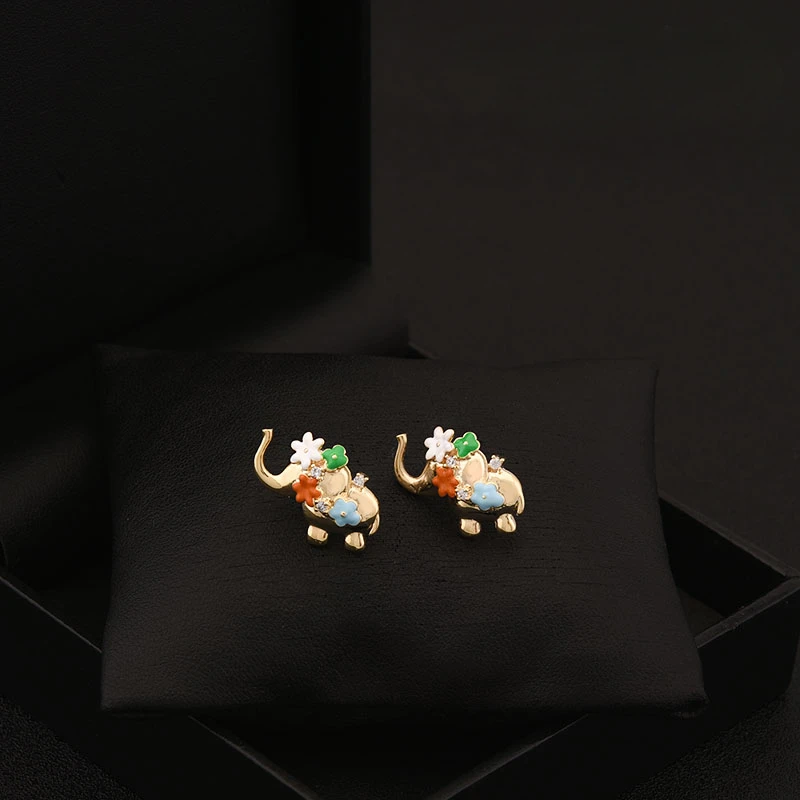 Flowers and Baby Elephants Niche Delicate Brooch Japanese Girls Cute Animal Small Collar Pins Women's Suit Accessories Jewelry