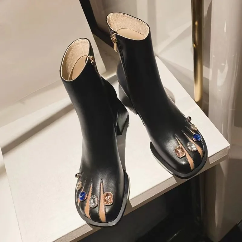 

Новинка 2022, роскошные брендовые дизайнерские ботинки новые стразы, модные женские ботинки на толстом квадратном высоком каблуке, зимние ко...