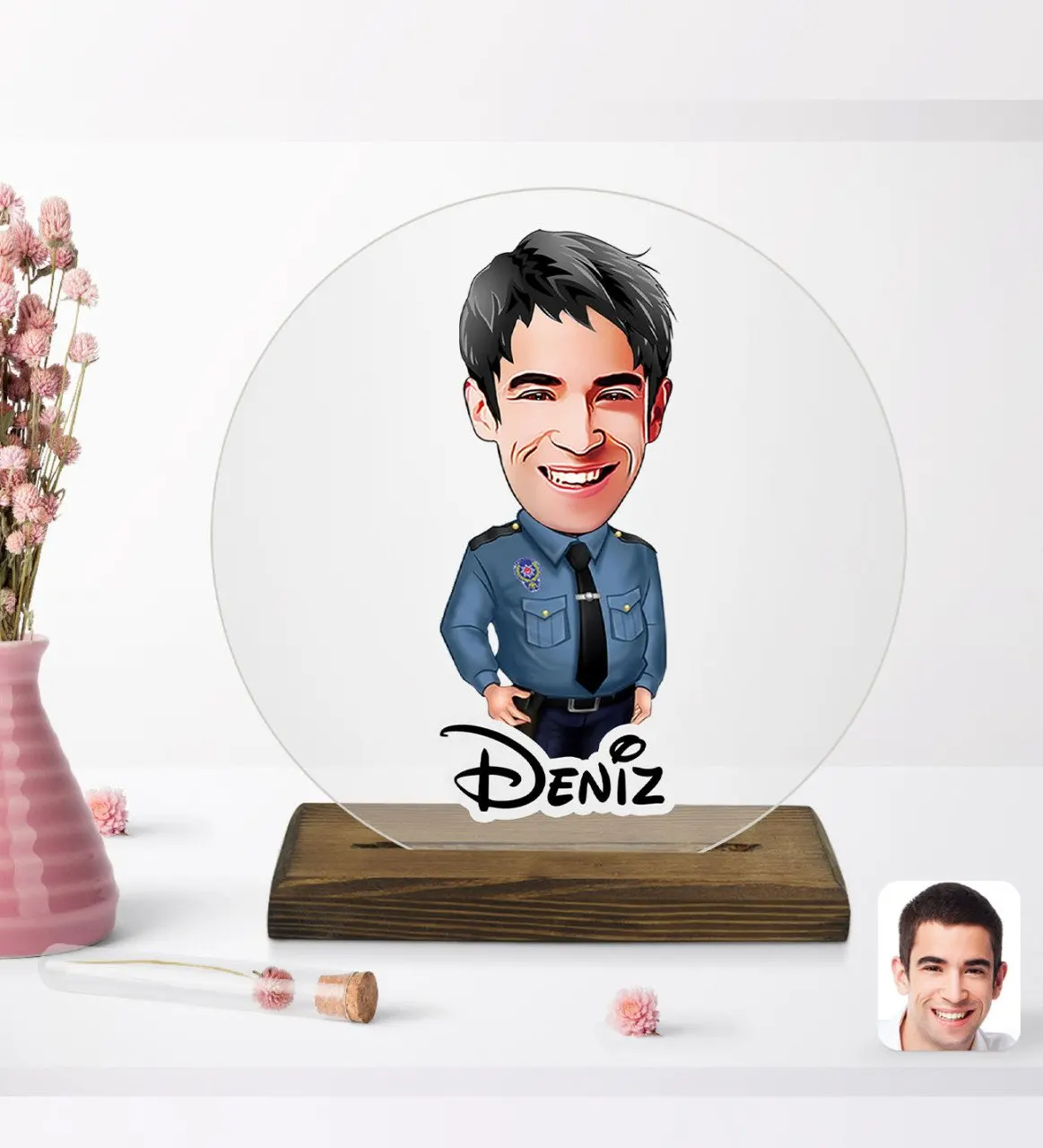 

Personalized male police cartoon 3 with wooden stand Biblo-3