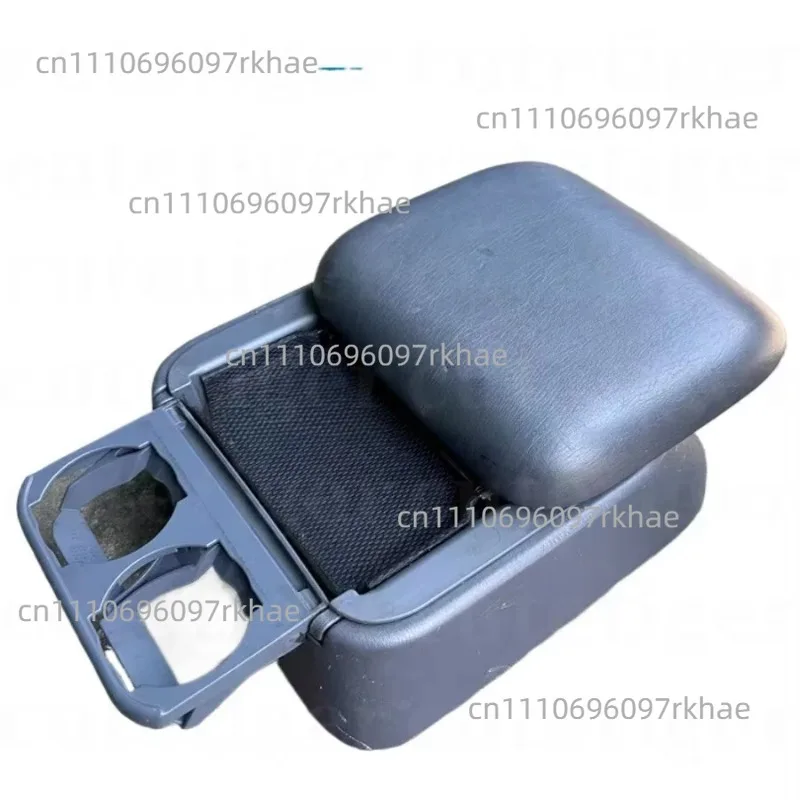 Фото Подходит для Toyota Overbearing 2700 3400 LC95, верхняя накладка подлокотника, высокая версия 96-02, демонтированные детали для автомобилей. №2