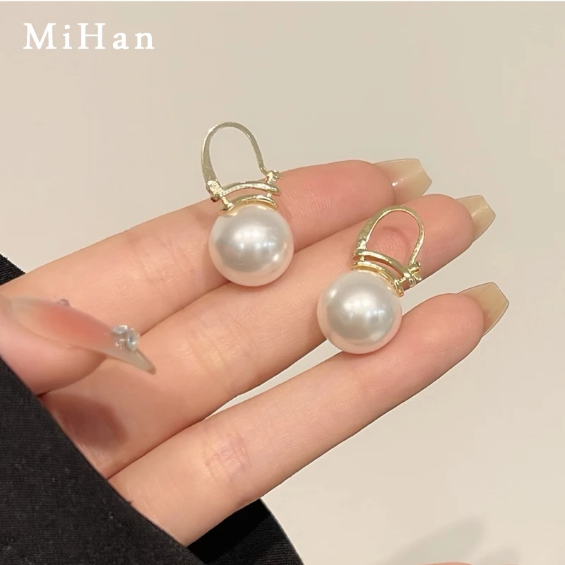 

Mihan Modern Jewelry Big Simulated Pearl Earrings Hot Sale Elegant Temperament Gold Color Hook Earrings For Women Gifts