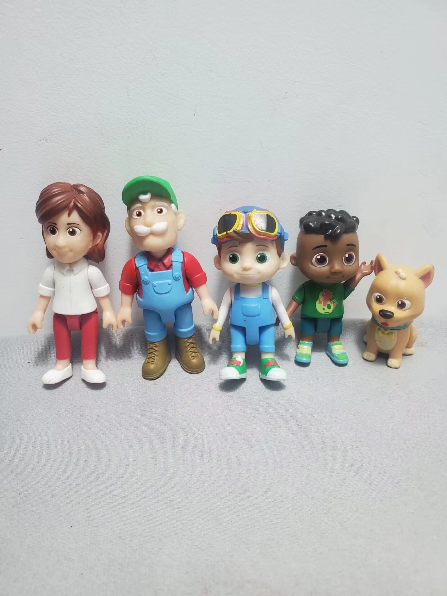 

Экшн-фигурки супер Джоджо Коко, арбуз, школьный автобус, персонажи мультфильмов, аниме фигурки, милая декоративная кукла, детские игрушки, 5 шт.
